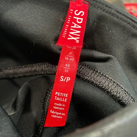 SPANX shiny black faux leather look leggings small - Picture 3 of 8